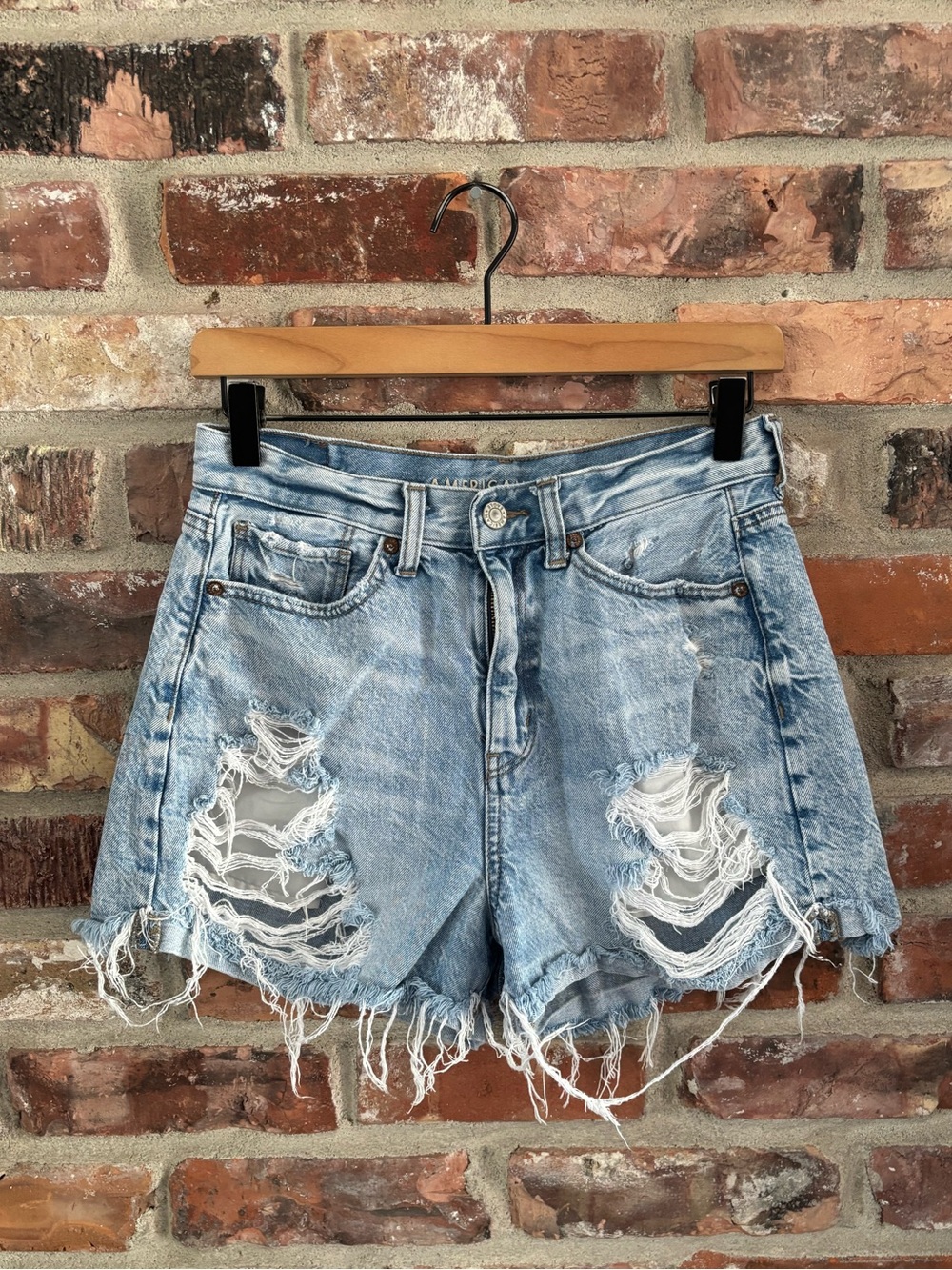 American Eagle High Rise Mom Jean Denim Cut Off Shorts, 4